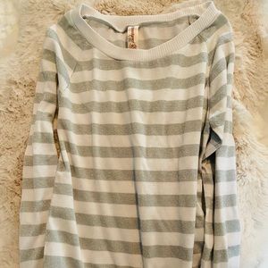 Light pull over sweater